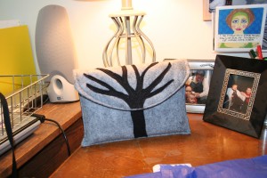 It looks even better with the Kindle inside. Like a great clutch. 