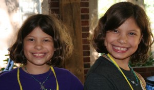 Pretty sure that's syd, and leah. Syd on left. It's like a puzzle. 