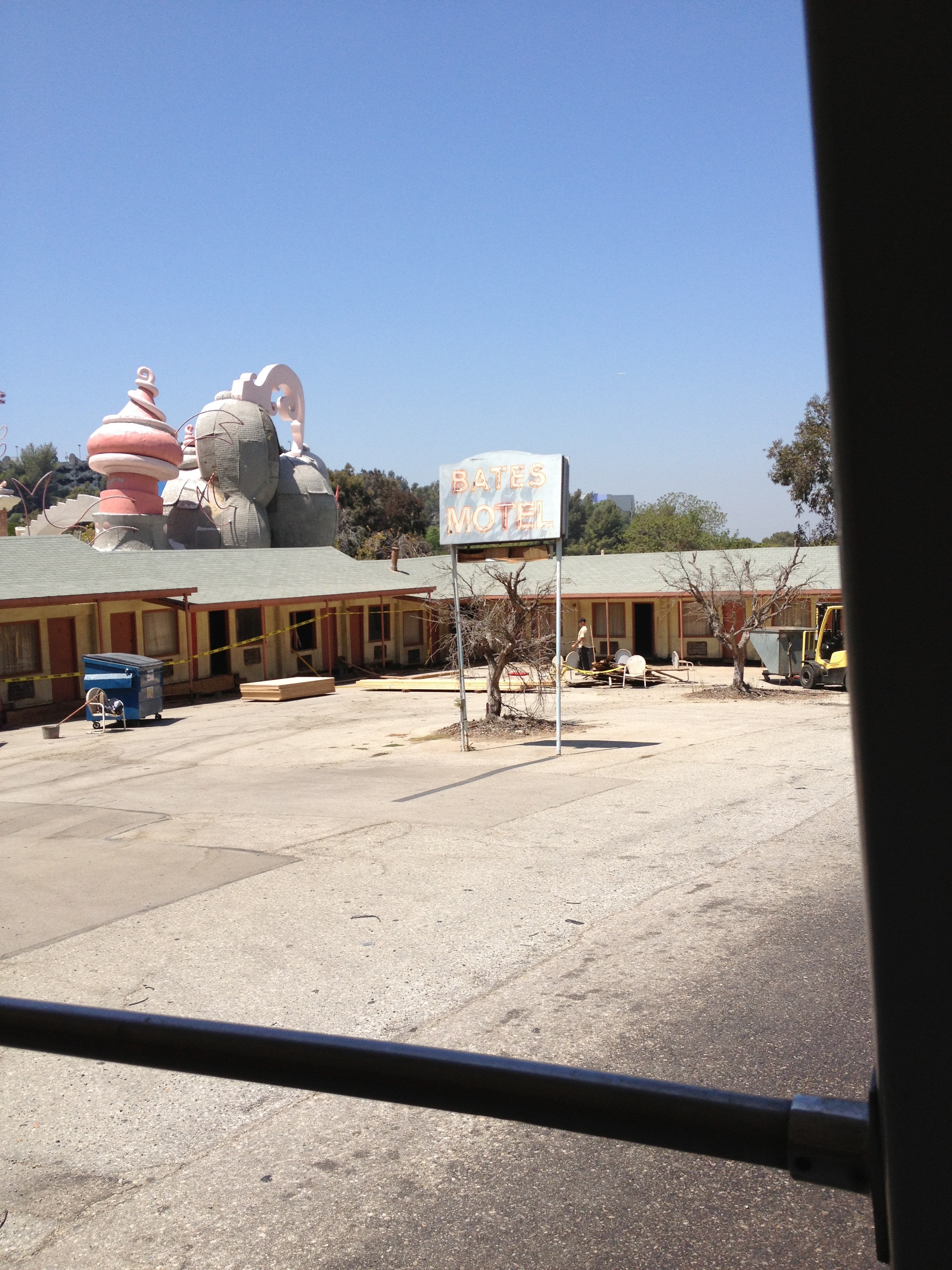 Next day? Universal. Yes, i was tired by this time. This is the Bates Motel. Guess who tried to stab me on the tour? Norman! Best part of the day.